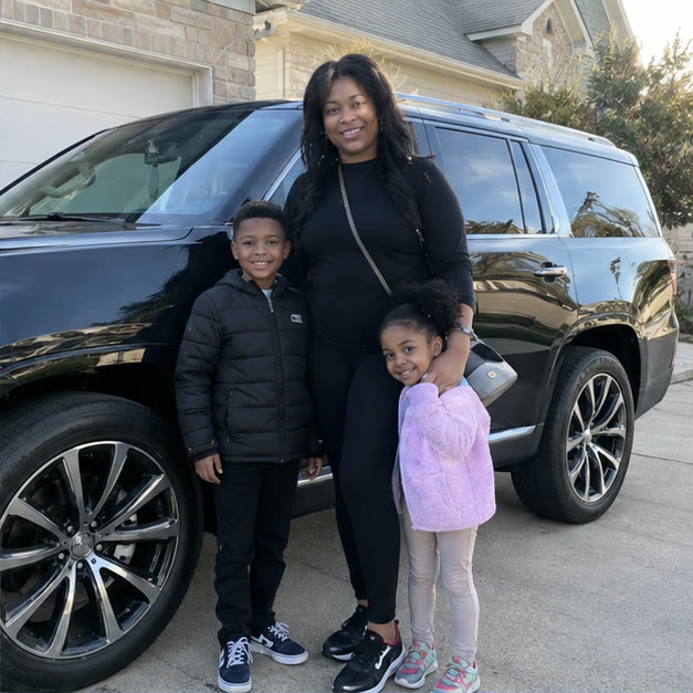 Lincoln Navigator pictured for Zara's vehicle situation